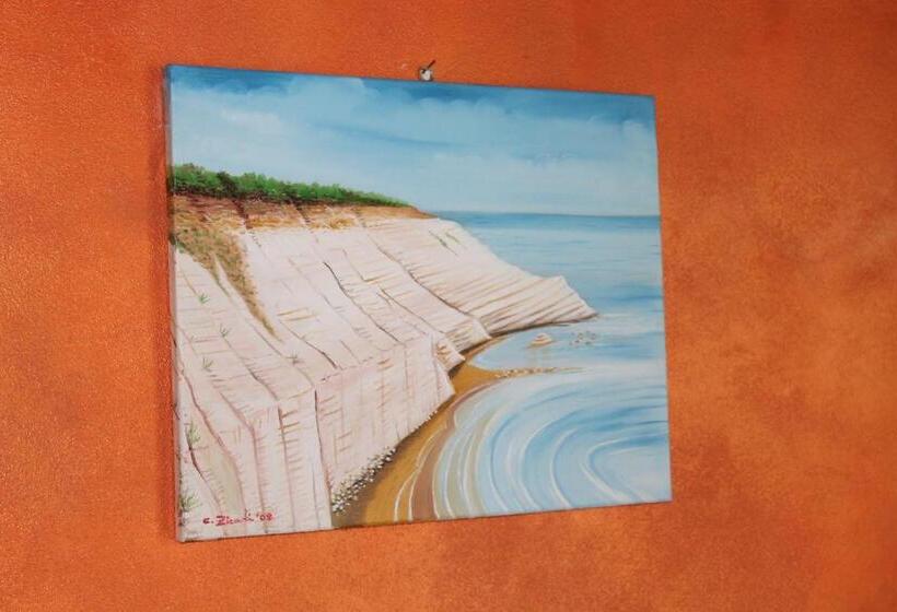 غرفة قياسية مزوَّدة بشُرفة, Camere A Chiazza Realmonte