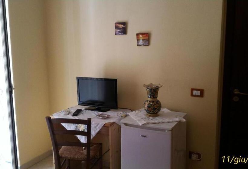 غرفة قياسية مزوَّدة بشُرفة, Camere A Chiazza Realmonte