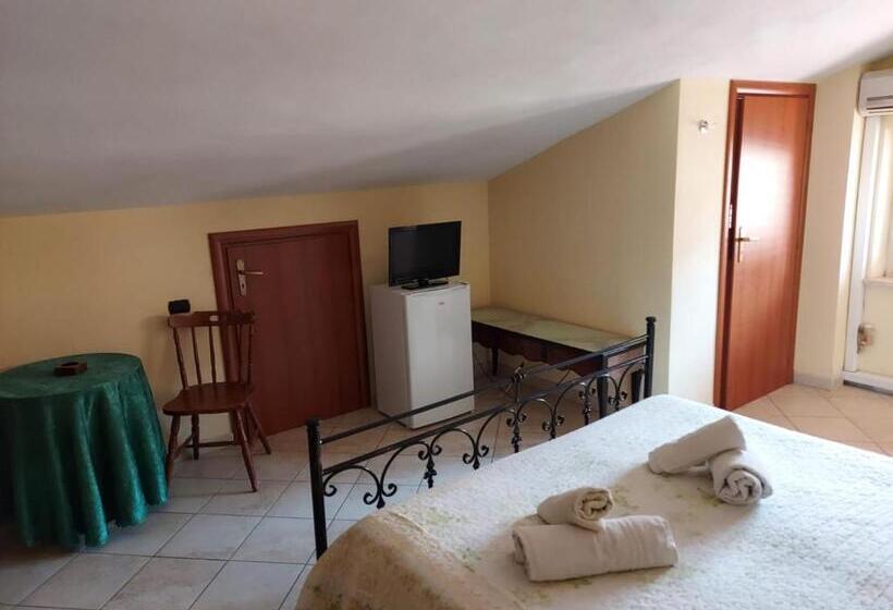 غرفة قياسية, Camere A Chiazza Realmonte