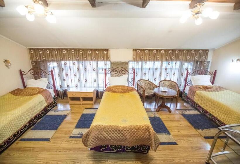 اتاق استاندارد سه نفره, Eco House