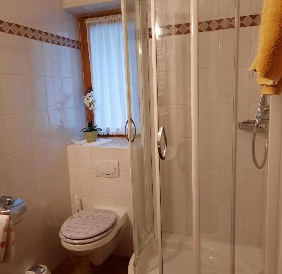 Apartamento 1 Dormitório com Sacada, Gästehaus Annemarie