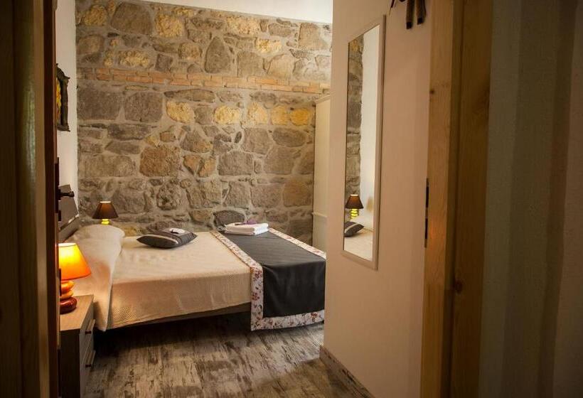 غرفة قياسية, Locanda Villa Naumanni