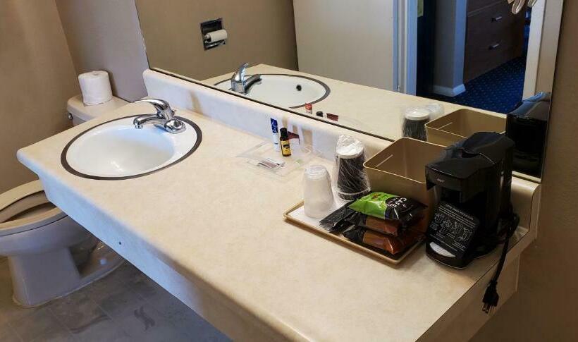 غرفة قياسية, Brooks Motel