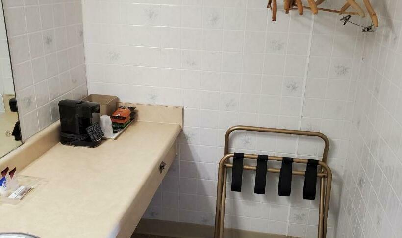 غرفة قياسية, Brooks Motel