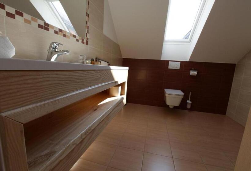 اتاق استاندارد سه نفره, Planinka