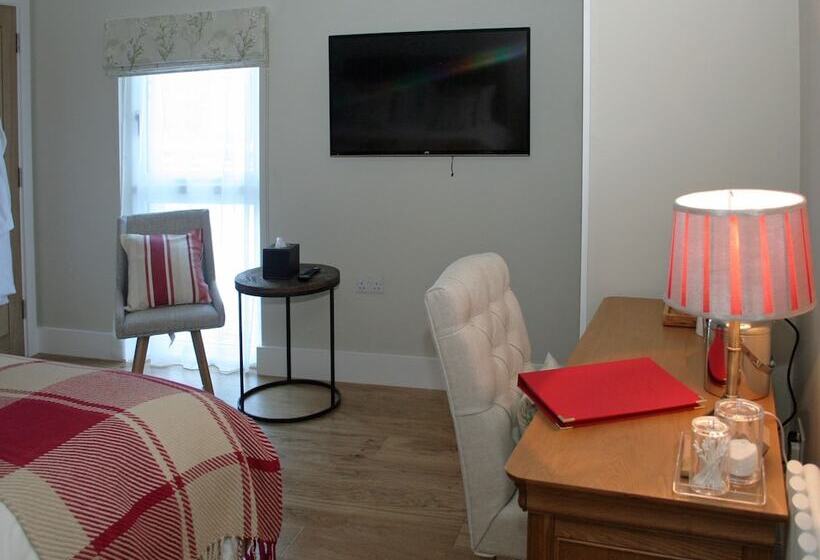 غرفة قياسية, The Red Cow