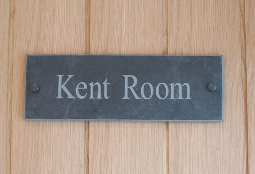 غرفة قياسية, The Red Cow