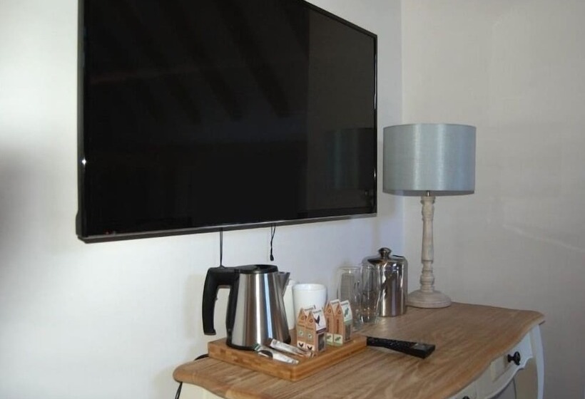 غرفة سوبيريور, The Red Cow