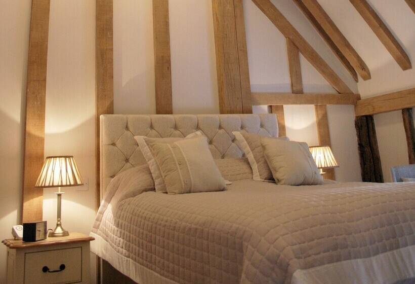 غرفة سوبيريور, The Red Cow