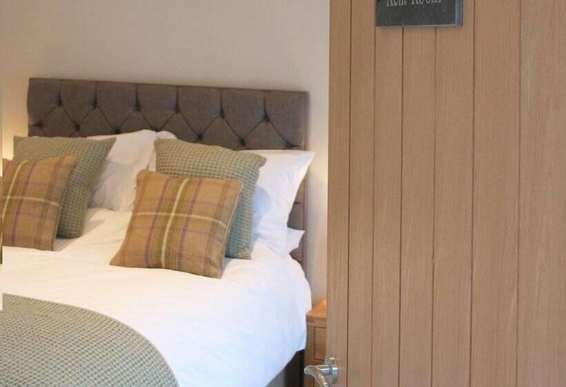 غرفة قياسية, The Red Cow