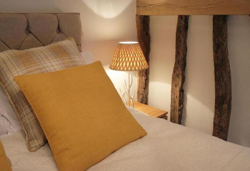 غرفة ديلوكس, The Red Cow