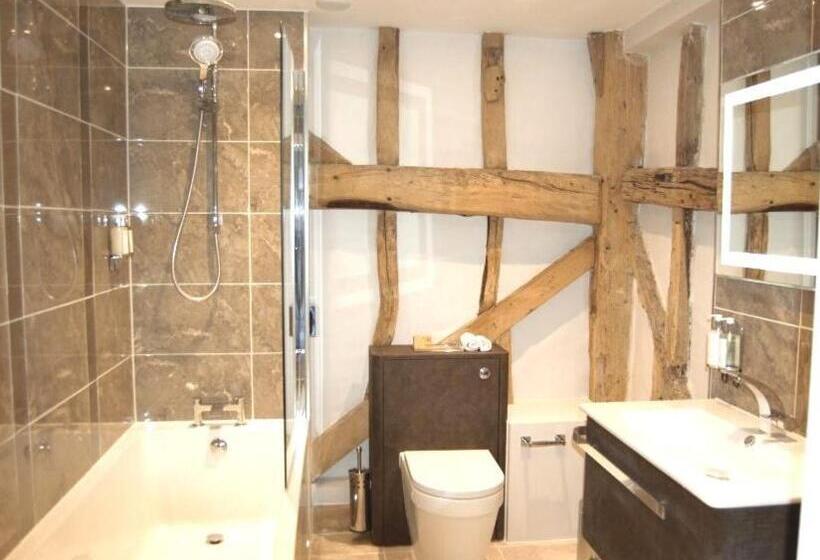 غرفة سوبيريور, The Red Cow