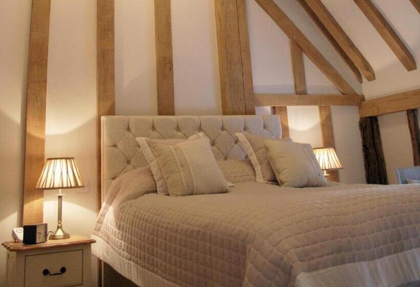 غرفة سوبيريور, The Red Cow