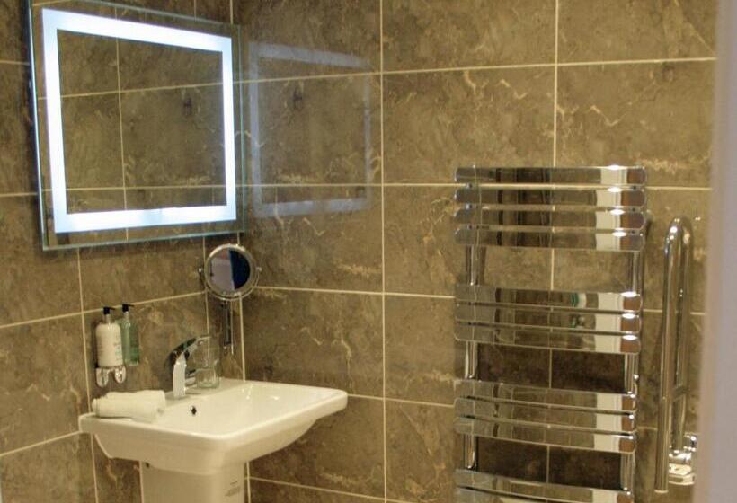 غرفة قياسية, The Red Cow