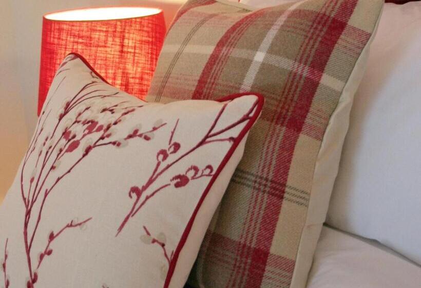 غرفة قياسية, The Red Cow