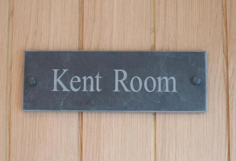 غرفة قياسية, The Red Cow