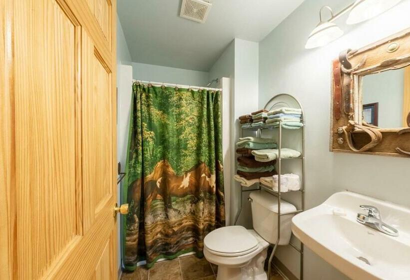 جناح, Spur Of The Moment Ranch