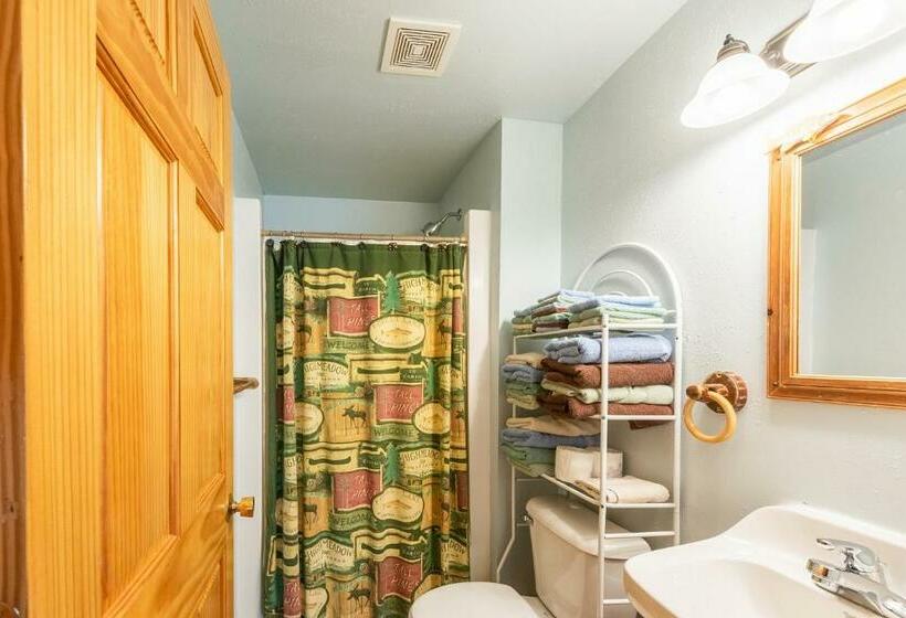 جناح عائلي, Spur Of The Moment Ranch