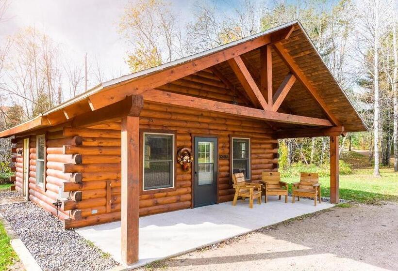 جناح عائلي, Spur Of The Moment Ranch