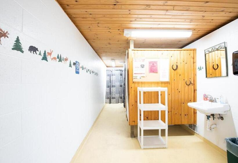 غرفة قياسية, Spur Of The Moment Ranch