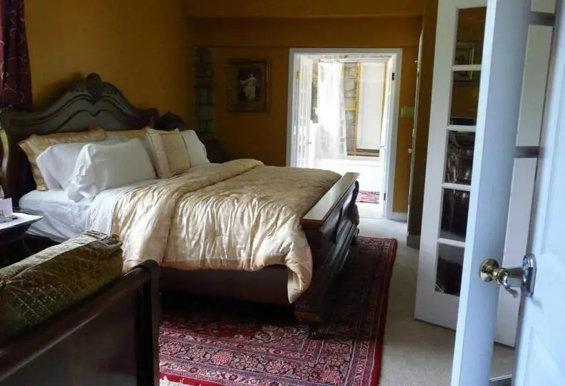 キングサイズベッドのスイートルーム, Stone Manor Boutique Inn