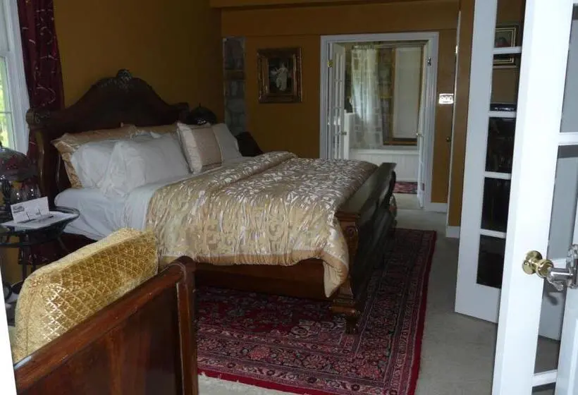キングサイズベッドのスイートルーム, Stone Manor Boutique Inn
