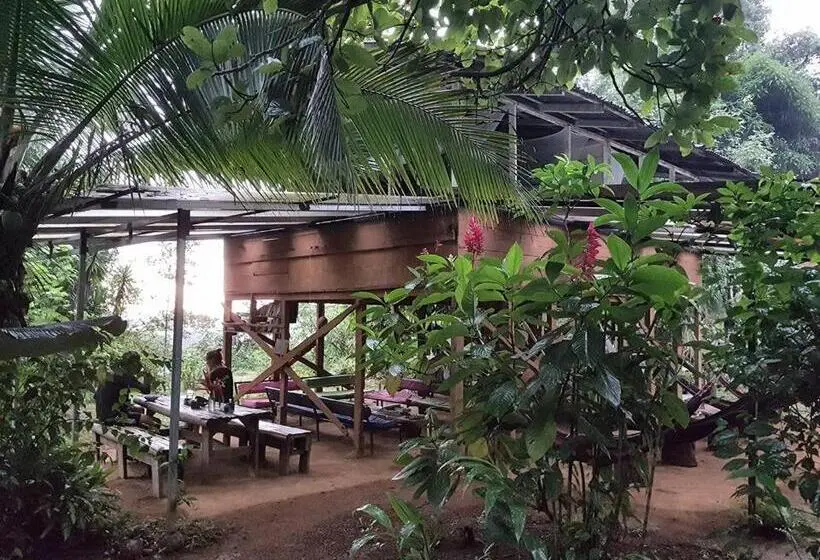 ルームシェアのワンベッド, Bolita Trails And Lodging