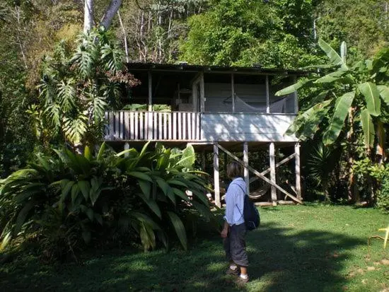 ルームシェアのワンベッド, Bolita Trails And Lodging