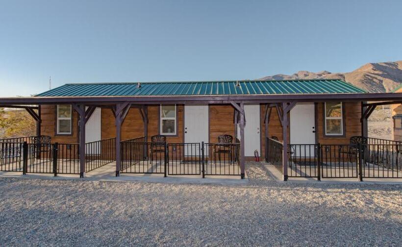 בקתה, Panamint Springs Motel & Tents
