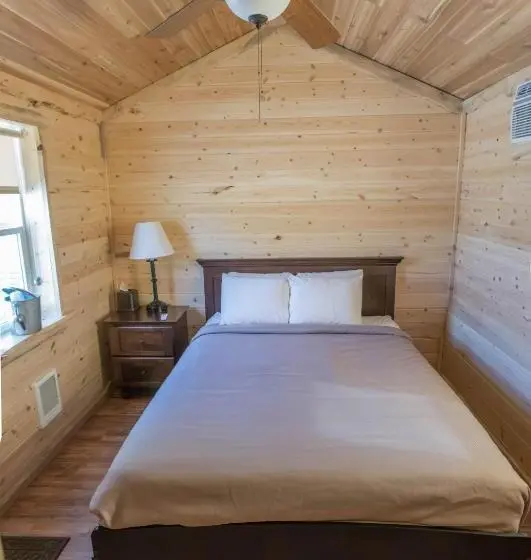 キャビン, Panamint Springs Motel & Tents
