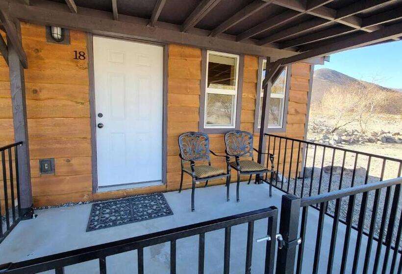 Хижина, Panamint Springs Motel & Tents