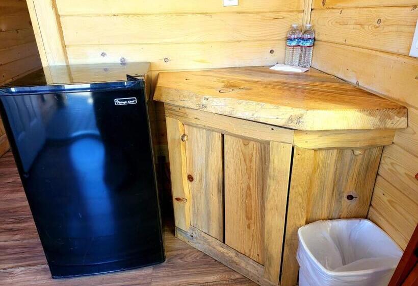 בקתה, Panamint Springs Motel & Tents