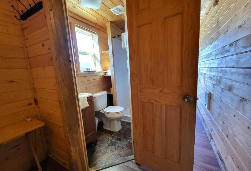 בקתה, Panamint Springs Motel & Tents