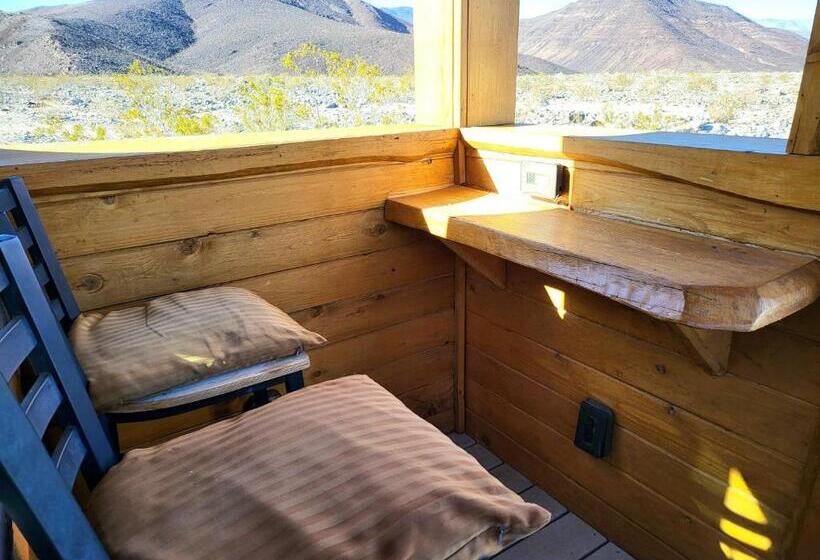 בקתה, Panamint Springs Motel & Tents