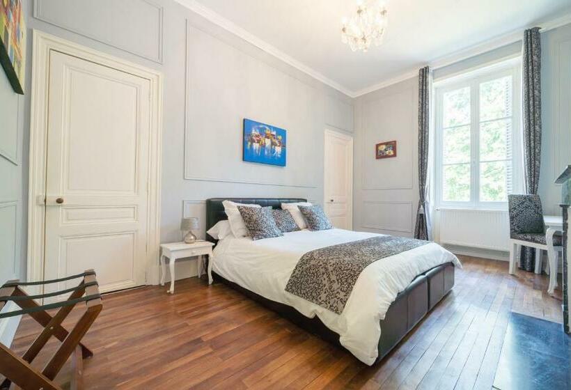 Номер Стандарт, Château De Baillant Futuroscope