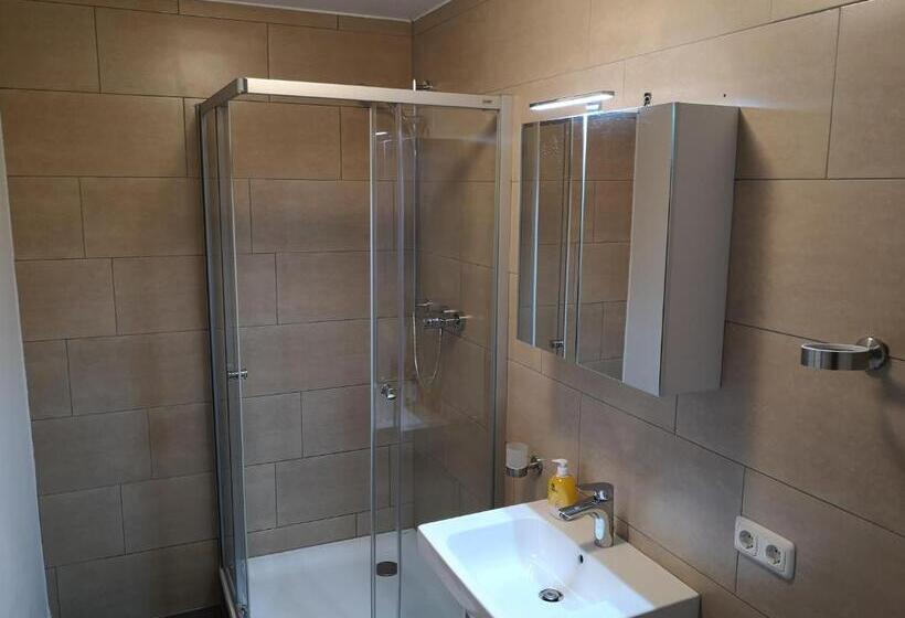 家庭间, Gasthof Weingrill