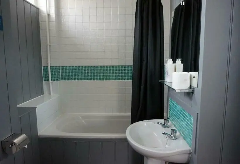 ファミリールーム, The Grove Ferry Inn