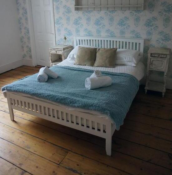 غرفة عائلية, The Grove Ferry Inn