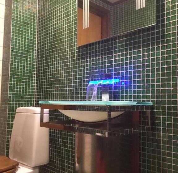 חדר דלוקס יחיד, Easter Bay