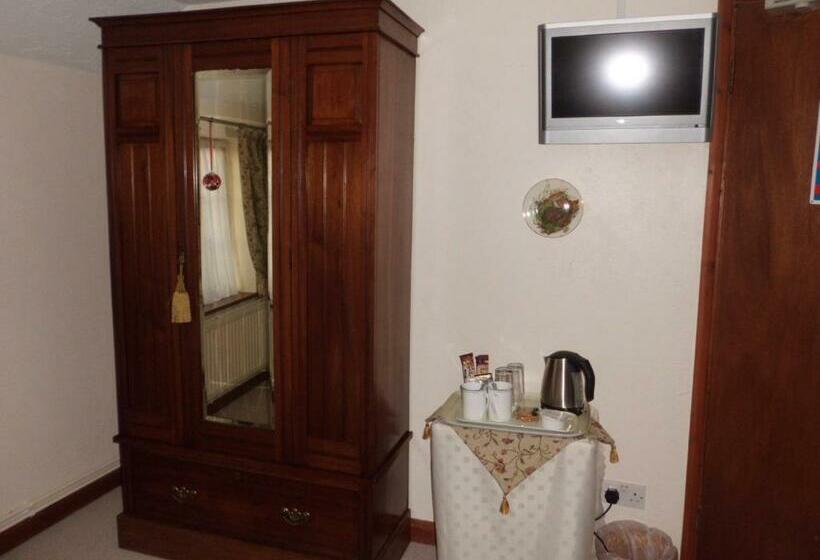 غرفة قياسية, The Elms