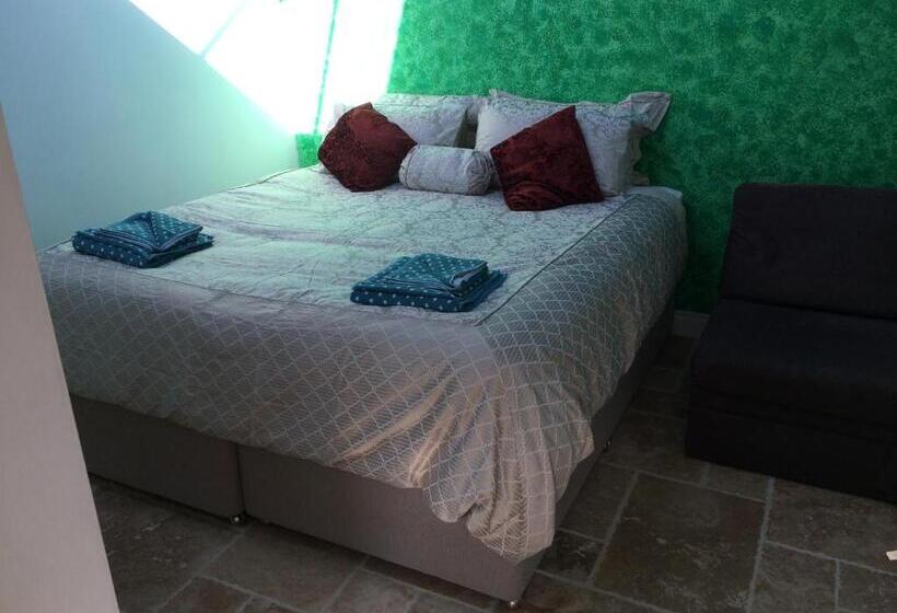 Номер Стандарт, The Orangery