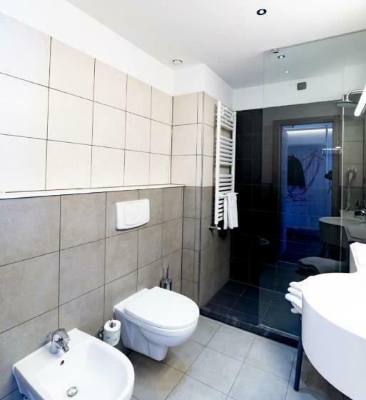 Кровать в Общей Комнате, Campione Univela Hostel