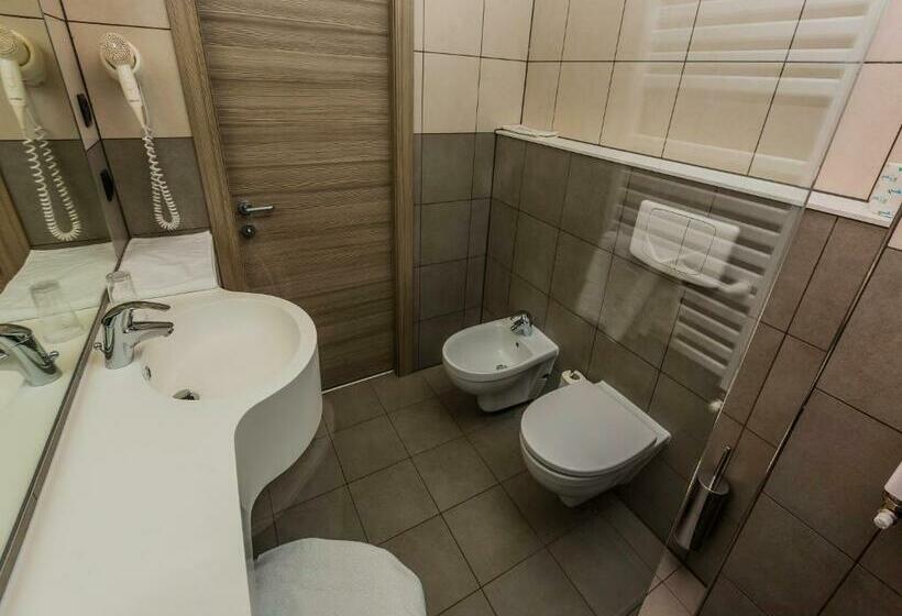 Кровать в Общей Комнате, Campione Univela Hostel