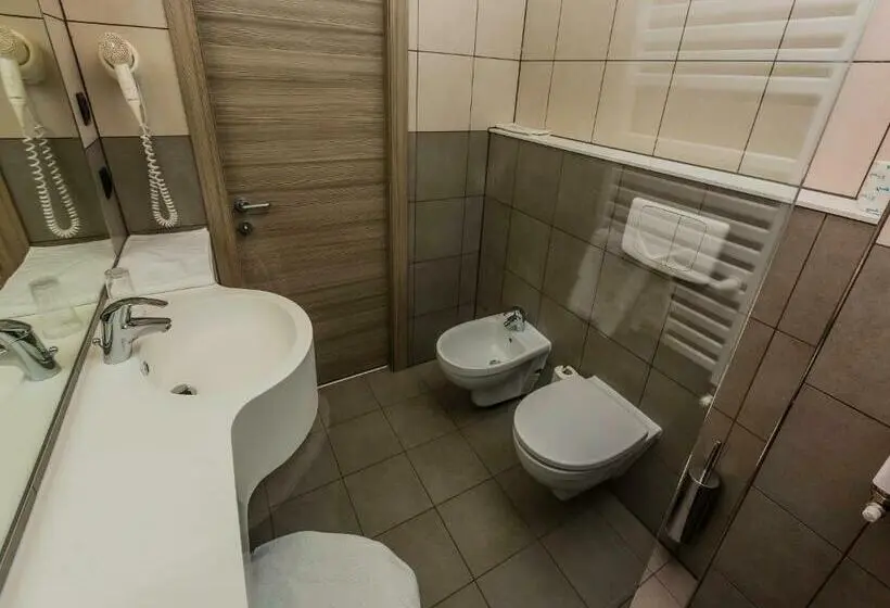 ルームシェアのワンベッド, Campione Univela Hostel
