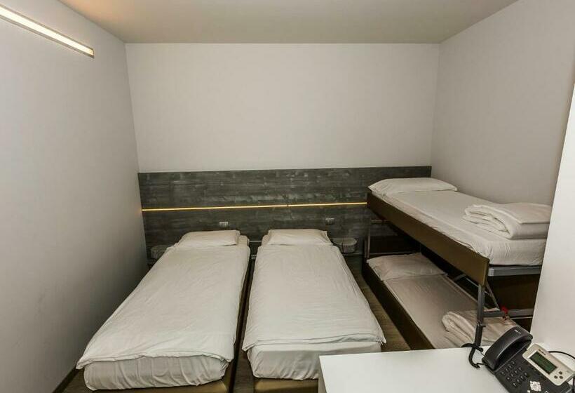 Кровать в Общей Комнате, Campione Univela Hostel