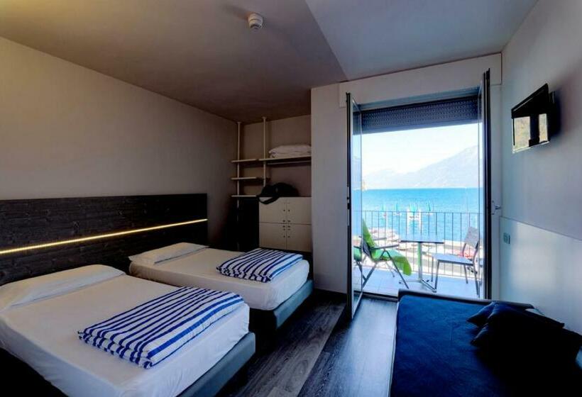 Номер Стандарт Вид на Озеро, Campione Univela Hostel