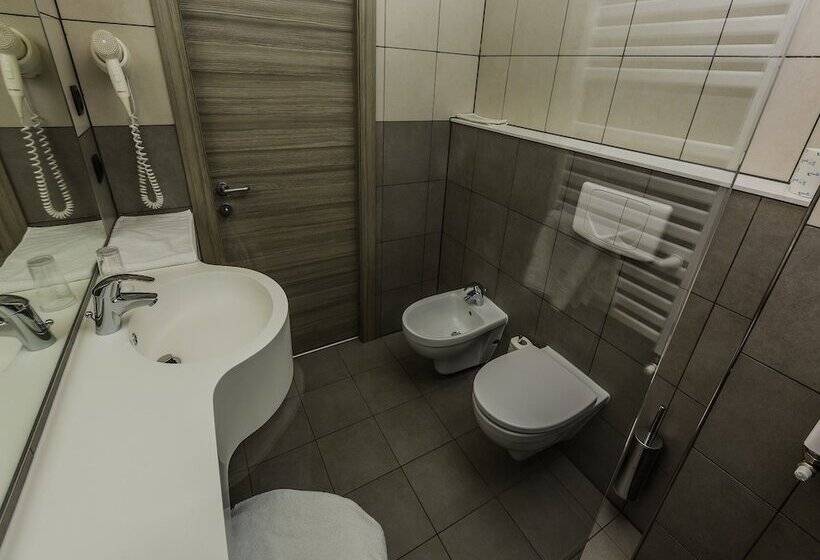 Четырехместный Номер Стандарт, Campione Univela Hostel