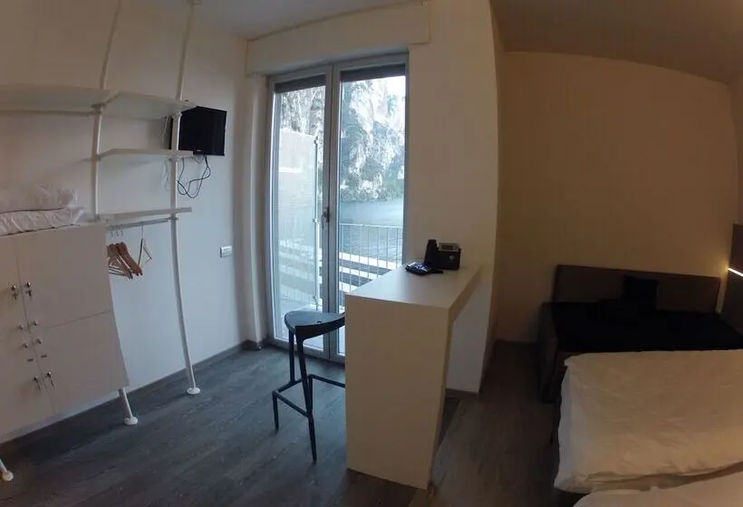 レイクビュースタンダードルーム, Campione Univela Hostel