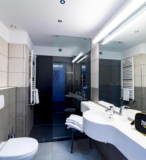 Номер Стандарт Вид на Озеро, Campione Univela Hostel