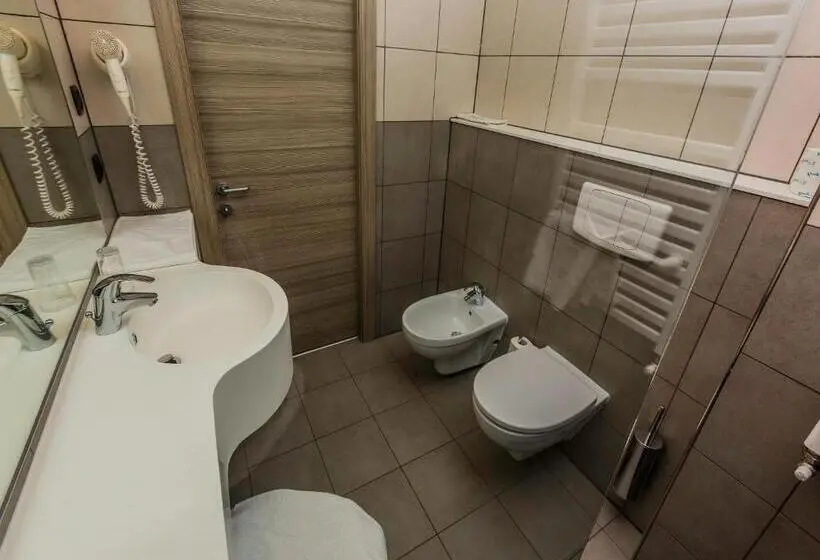 レイクビュースタンダードルーム, Campione Univela Hostel